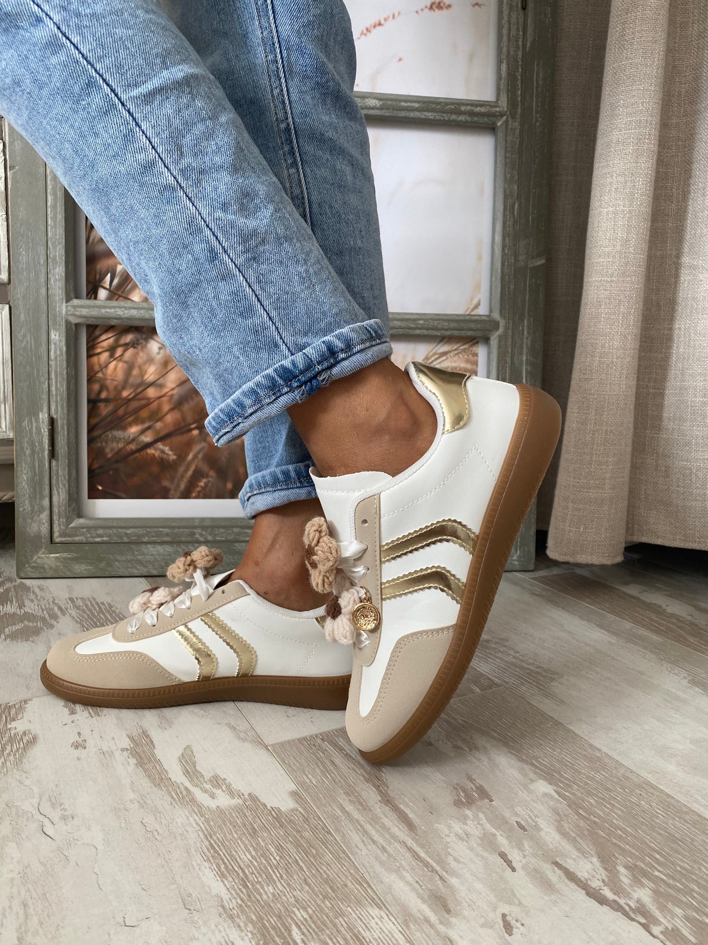 Sneakers femme beige fleurs bohème semelle gomme