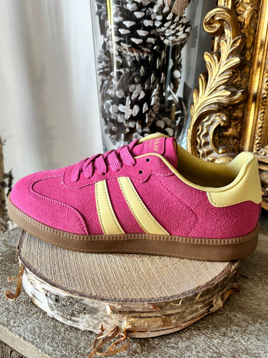 Sneakers roses suédine avec bandes jaunes – Findlay Paris