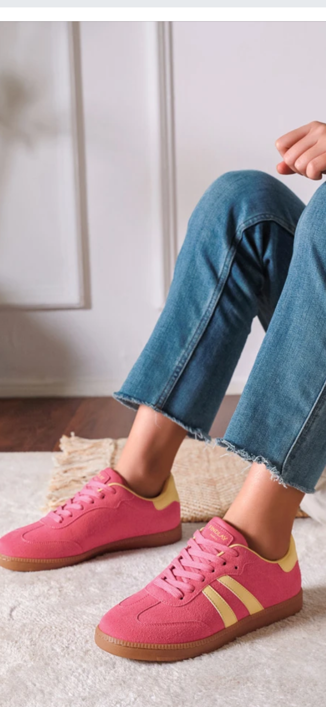 Sneakers roses suédine avec bandes jaunes – Findlay Paris