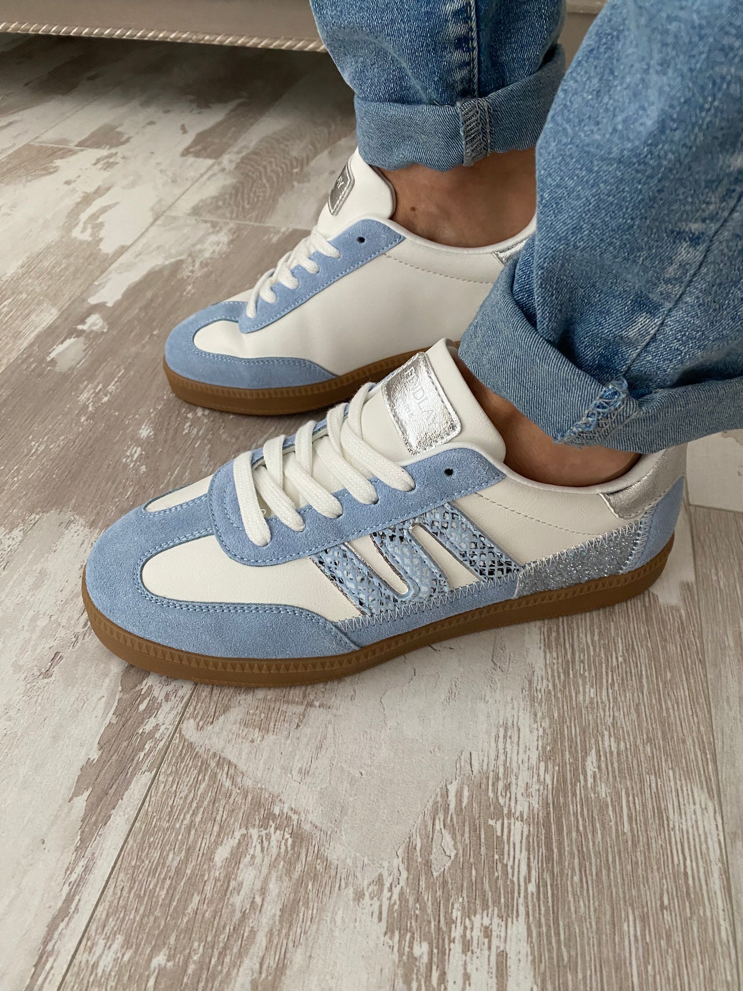 Sneakers femme bleu ciel semelle gomme