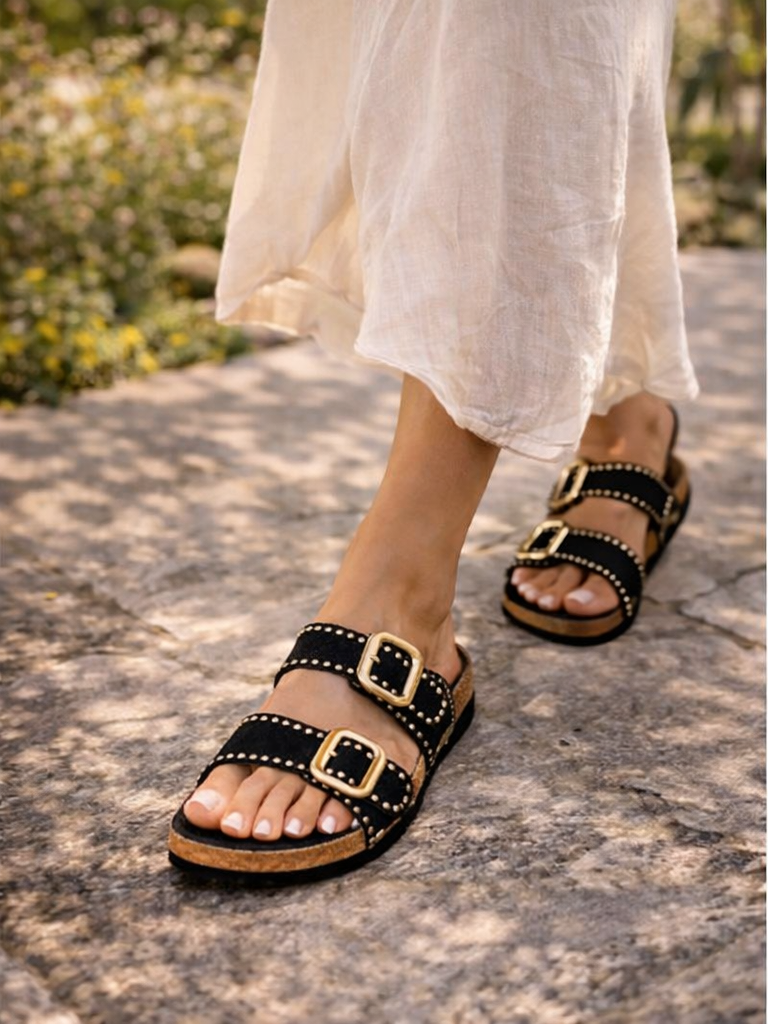 sandales noires à boucles dorées style bohème chic