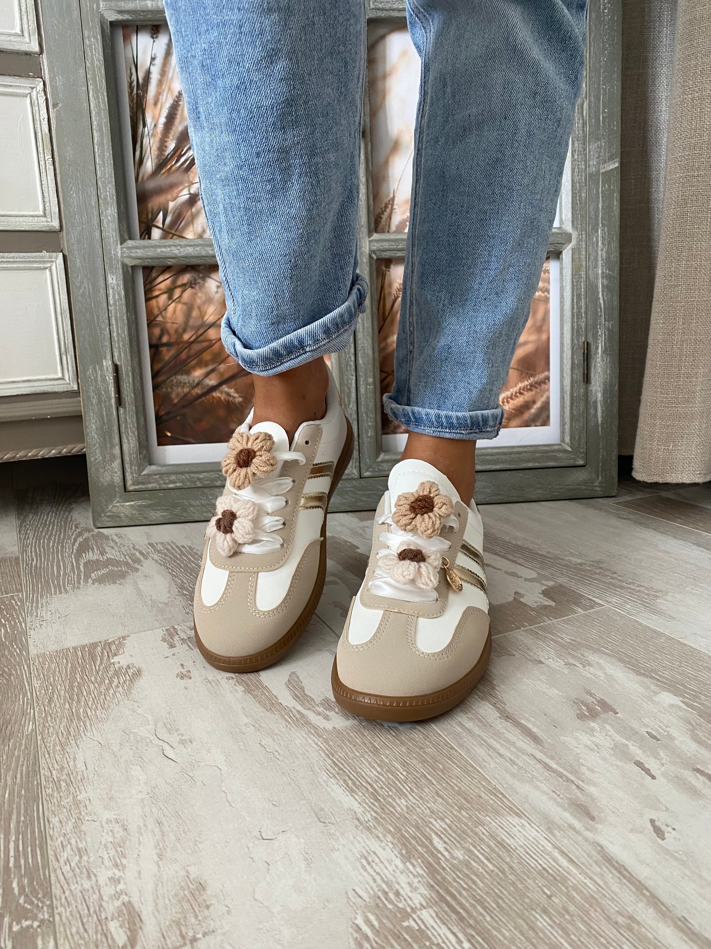 Sneakers femme beige fleurs bohème semelle gomme