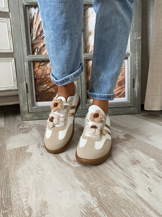 Sneakers femme beige fleurs bohème semelle gomme